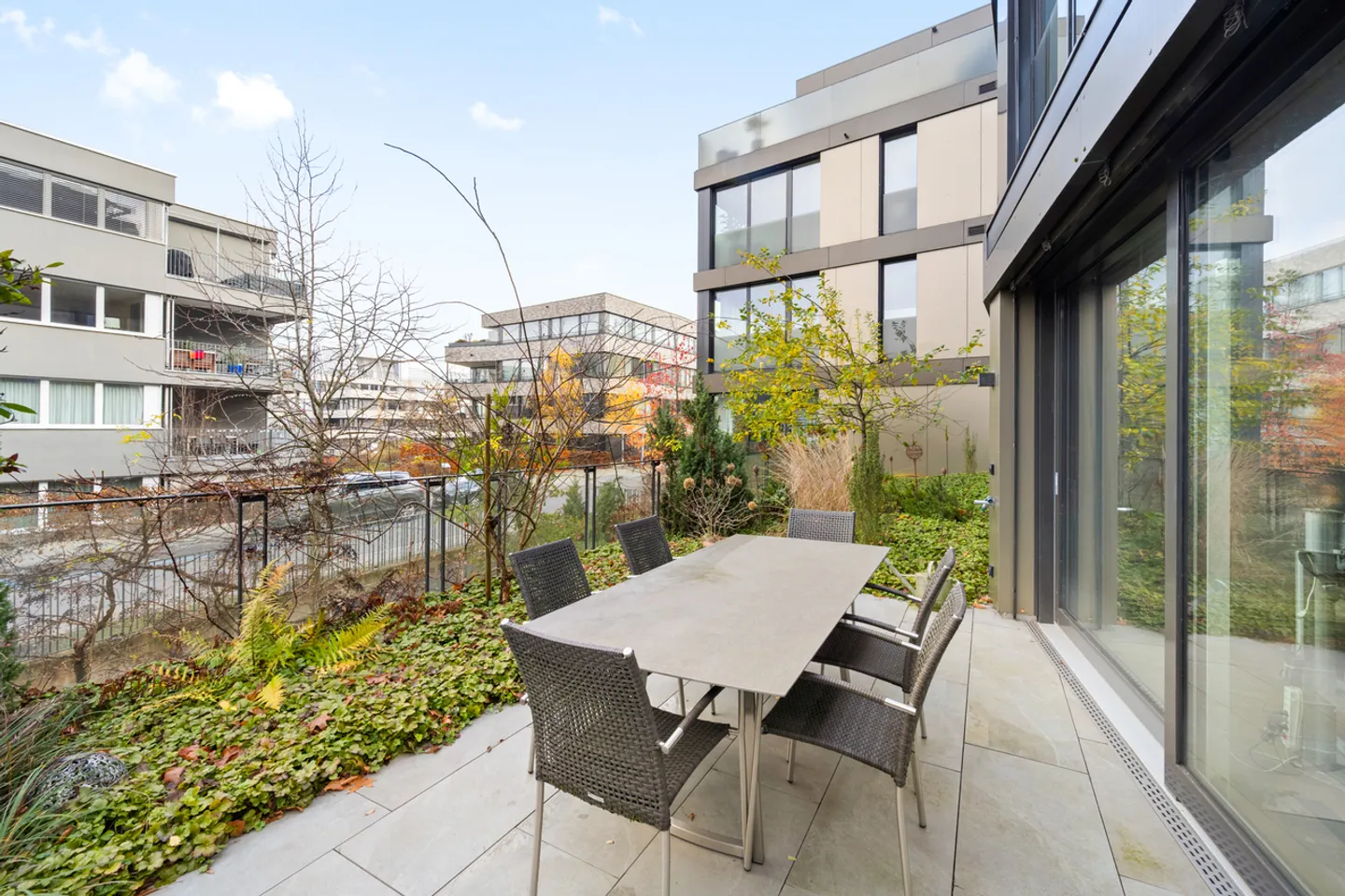 Modern living in Binningen - clear architecture, stylish ambiance - Photo 9 of 12