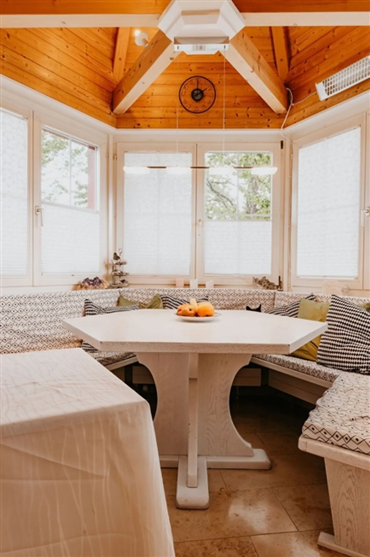 Affascinante casa unifamiliare di 9 stanze con piscina a Schönenbaumgarten - Foto 10 di 13