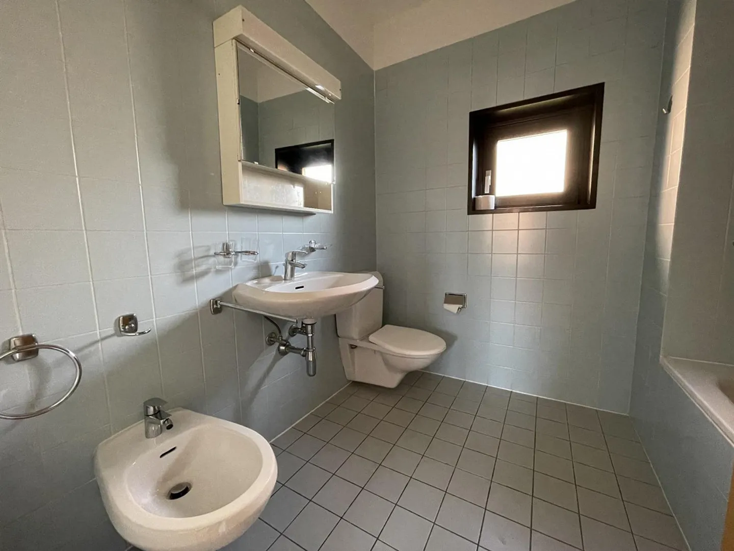 HELLER 3.5-ZIMMER-APARTMENT VON 90 MQ IN BALERNA - Foto 8 von 9