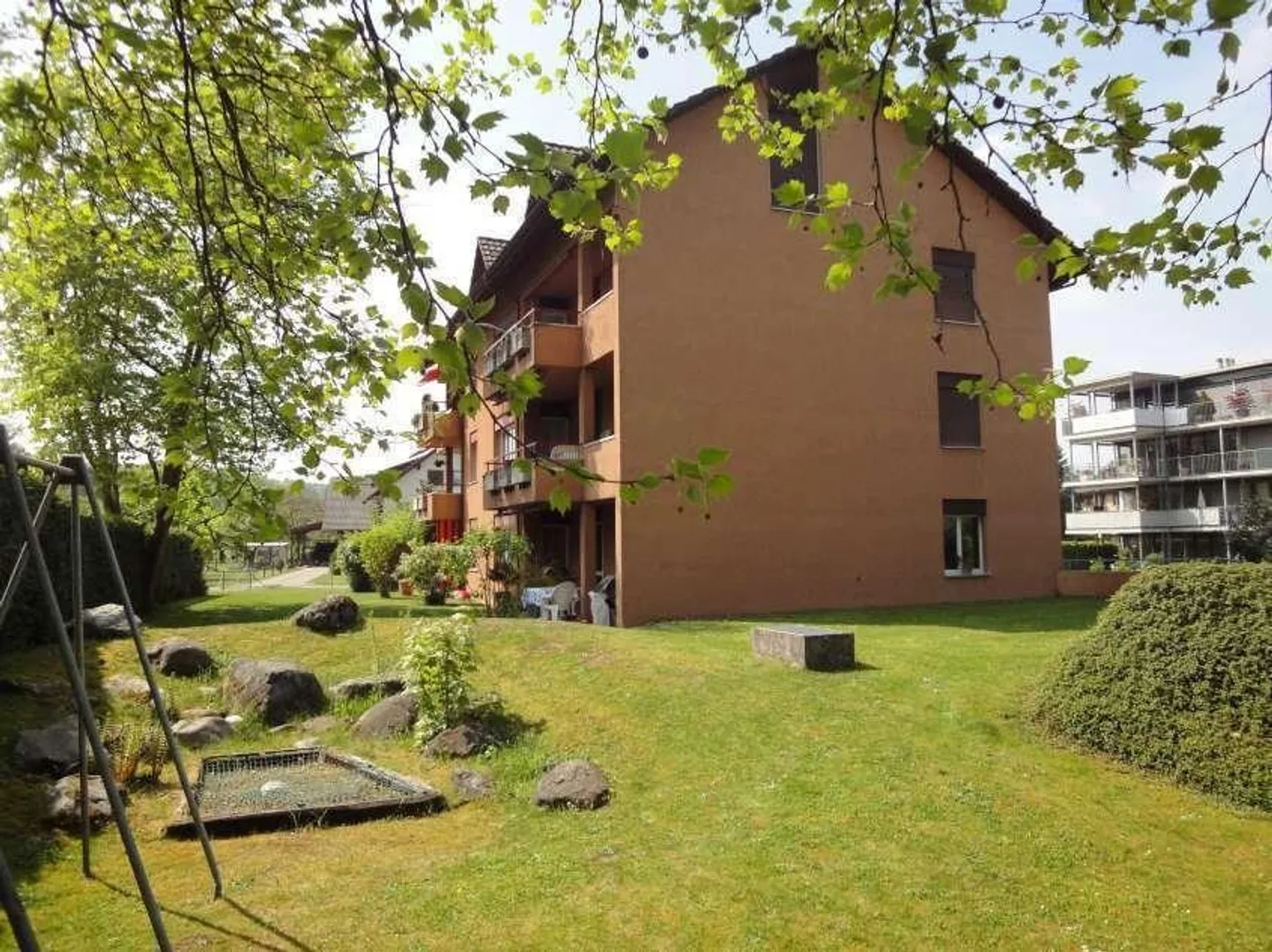 Appartement confortable avec coin salon dans le jardin - Photo 2 sur 7