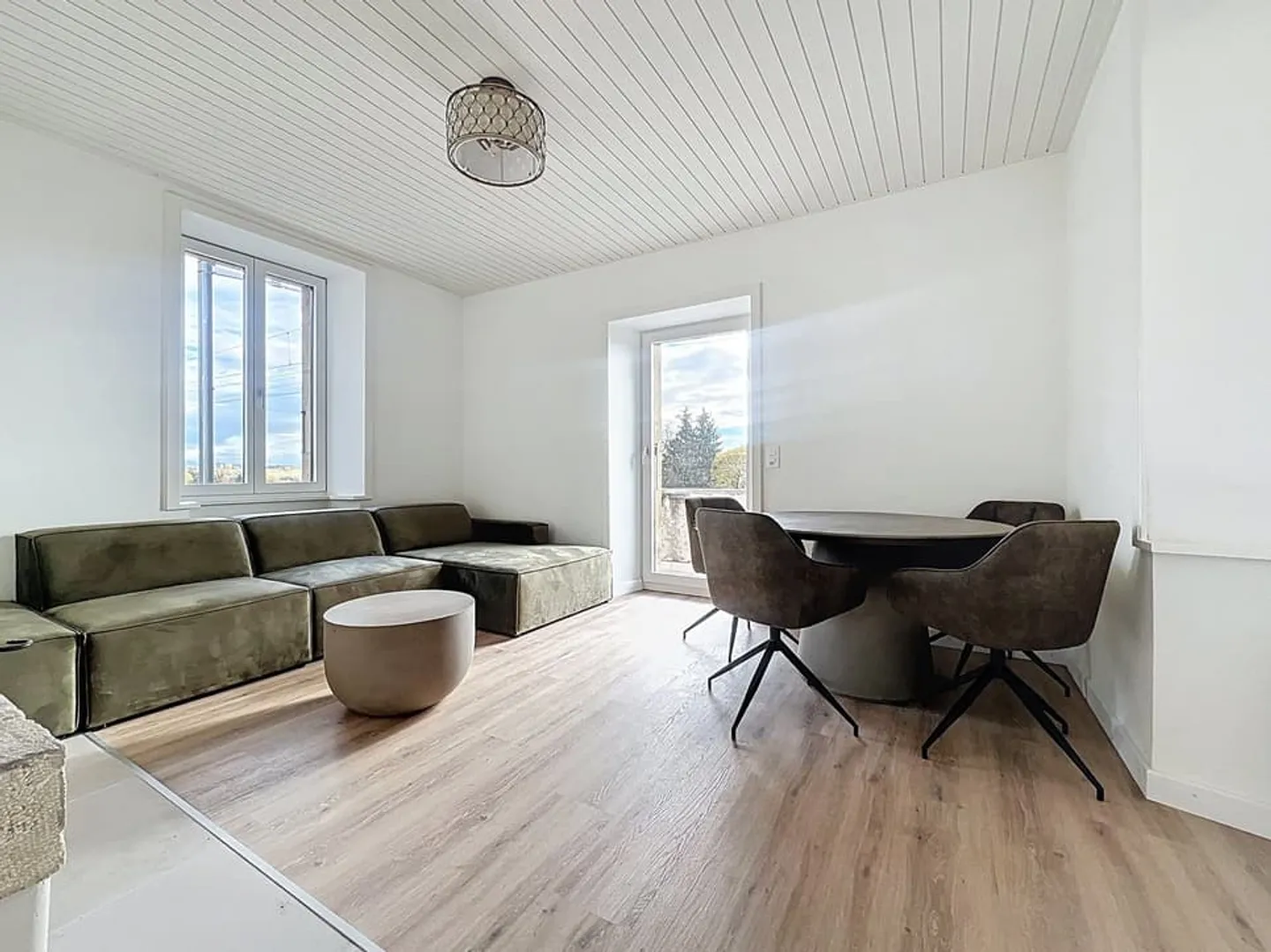 Guaranteed coup de cœur - renovated villa with terrace and lake view! - Photo 1 of 13