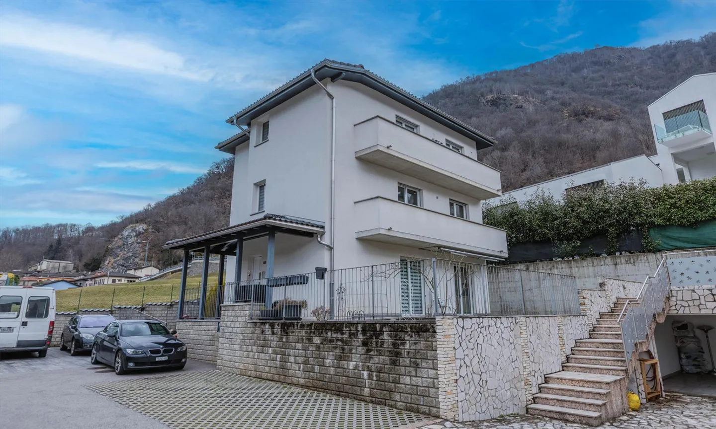 Eccellente investimento - Casa con 3 appartamenti a Bironico - Foto 9 di 13