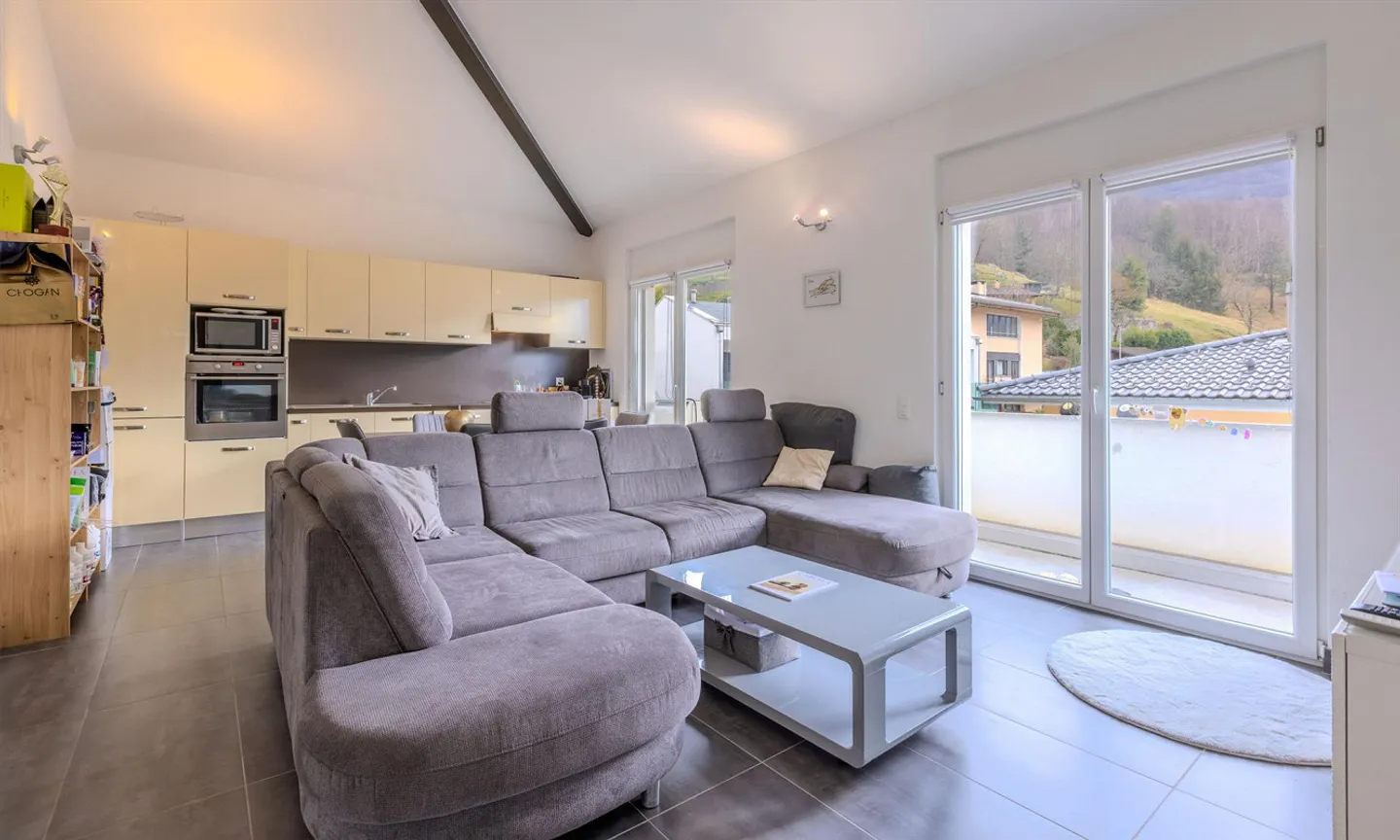 Eccellente investimento - Casa con 3 appartamenti a Bironico - Foto 2 di 13