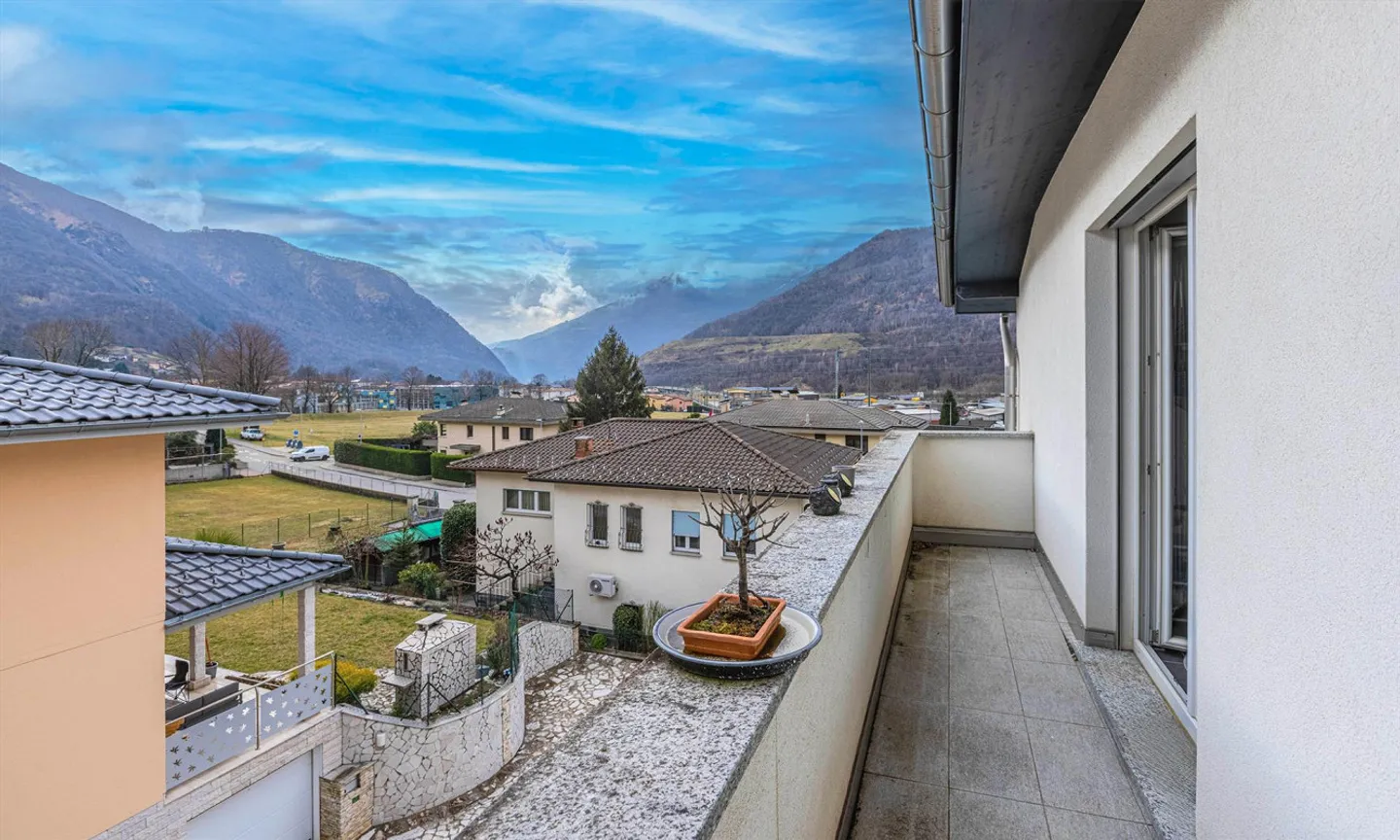 Eccellente investimento - Casa con 3 appartamenti a Bironico - Foto 4 di 13