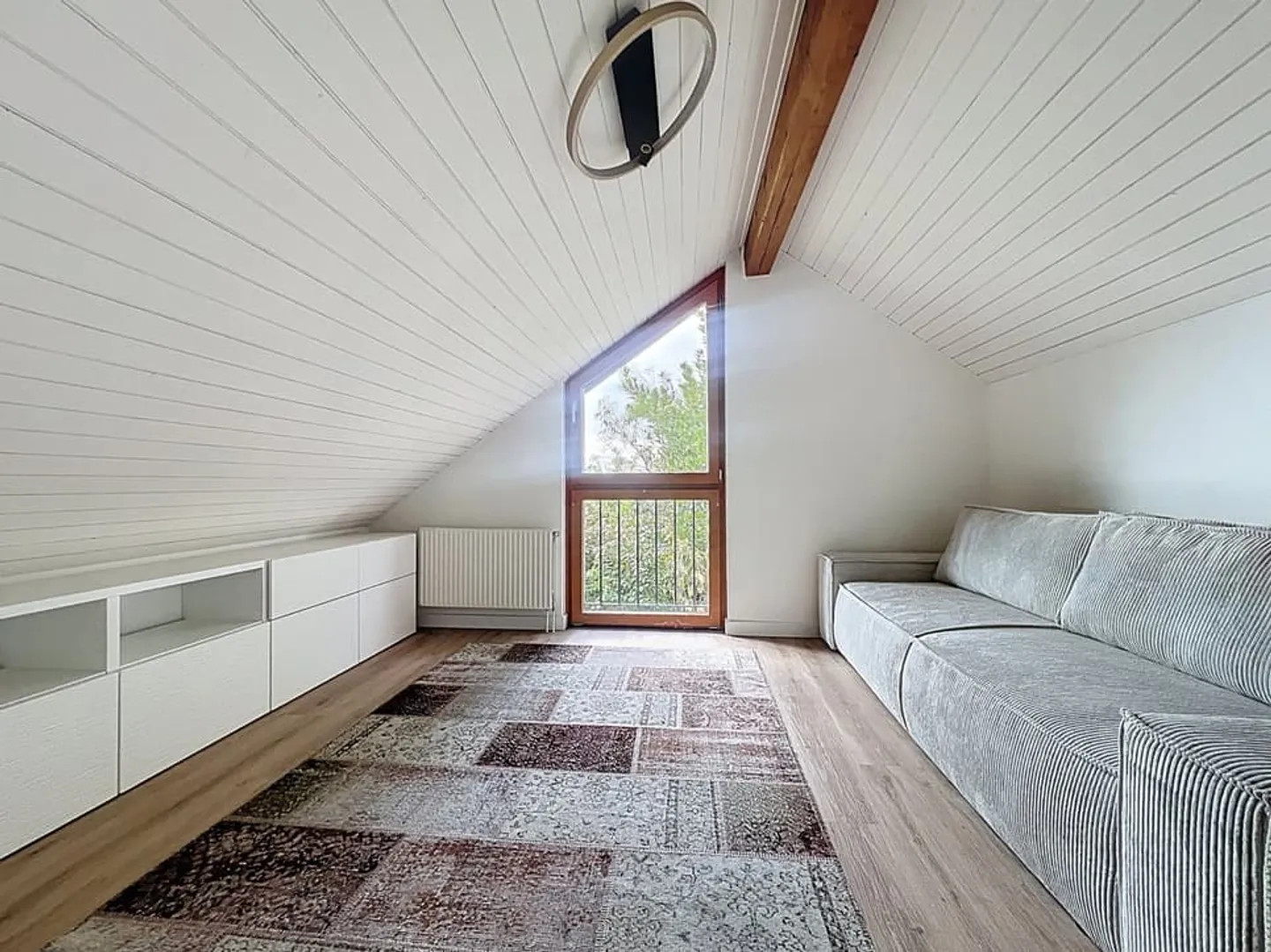 Guaranteed coup de cœur - renovated villa with terrace and lake view! - Photo 10 of 13