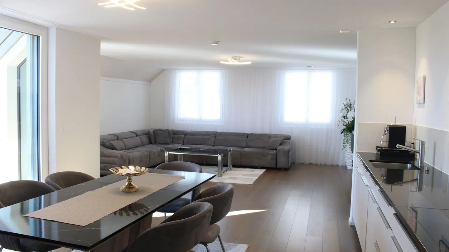 Top Modern Maisonette Apartment - Photo 3 of 9