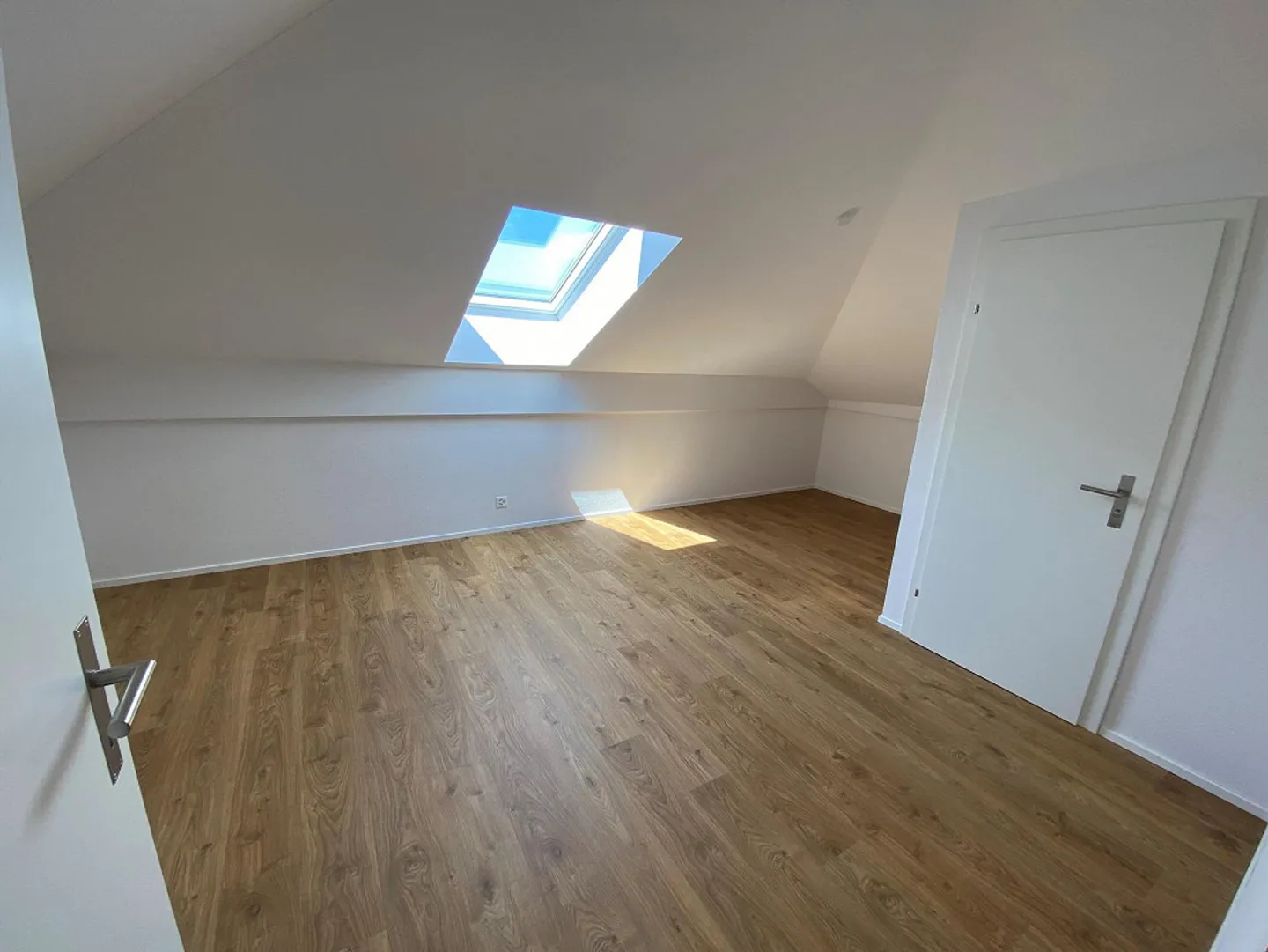 Appartamento mansardato ristrutturato di 2 stanze - Foto 7 di 8