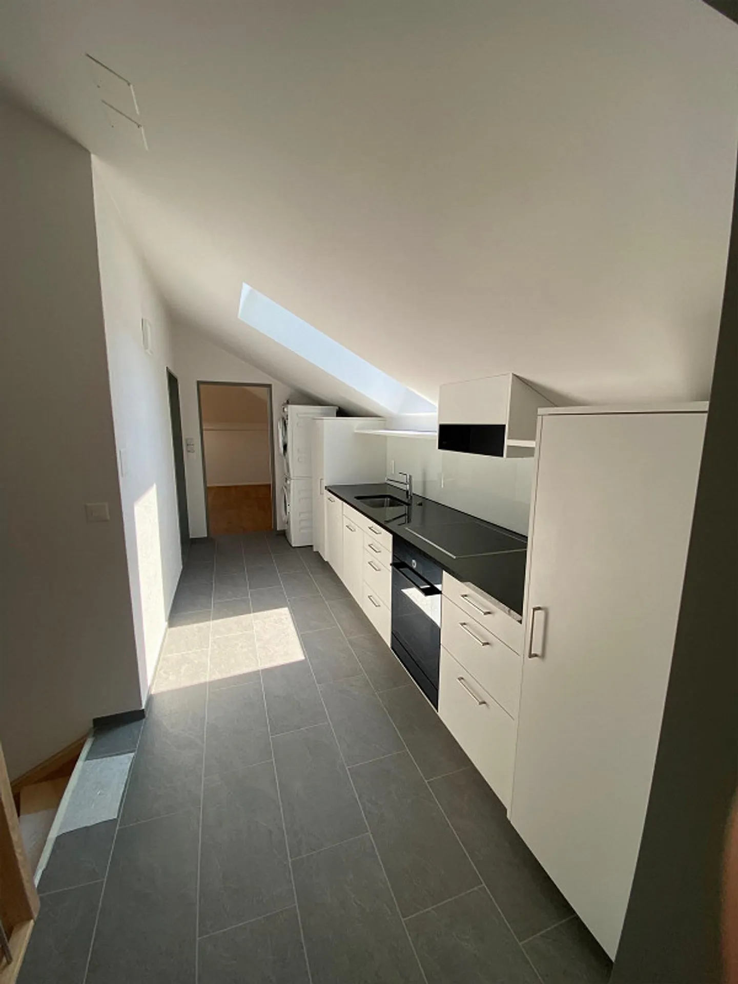 Appartamento mansardato ristrutturato di 2 stanze - Foto 2 di 8