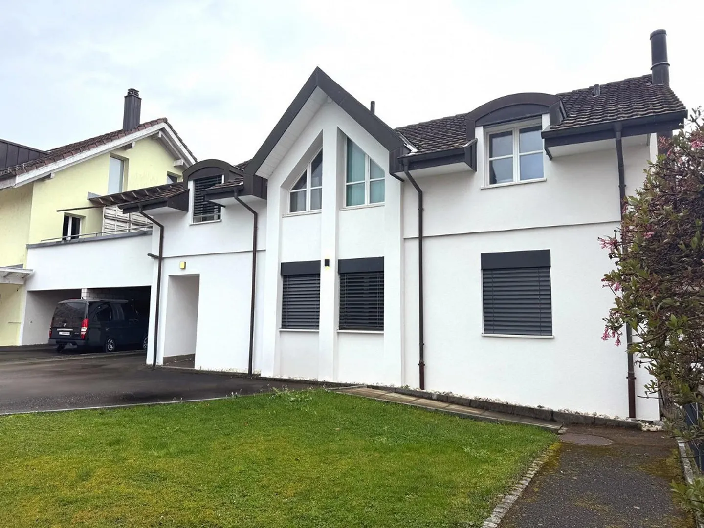 Duplex Affascinante con Potenziale di Ristrutturazione - Foto 2 di 2