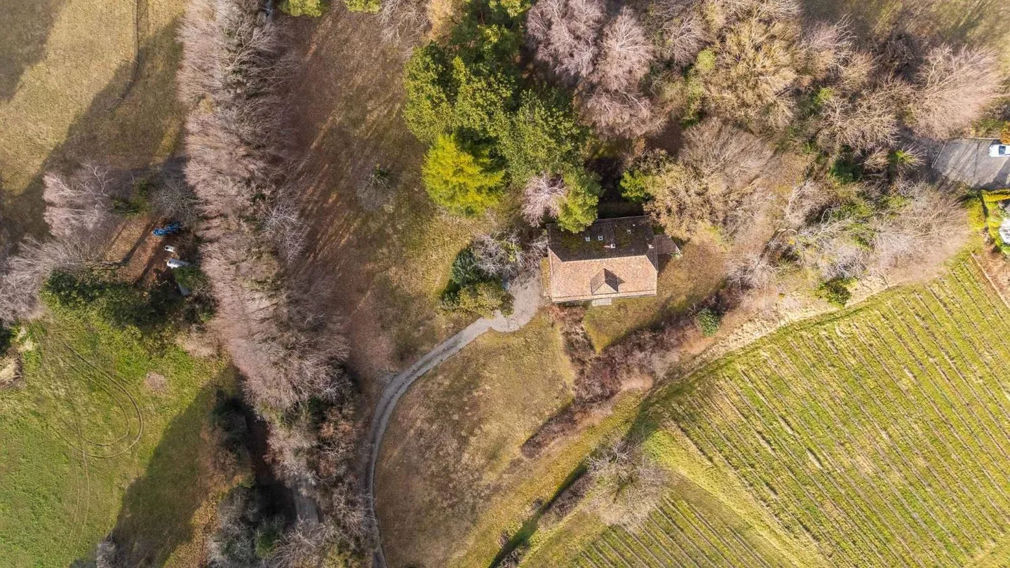 Magnifica villa da ristrutturare nel cuore dei vigneti con vista eccezionale sul lago e sulle Alpi - Foto 2 di 13