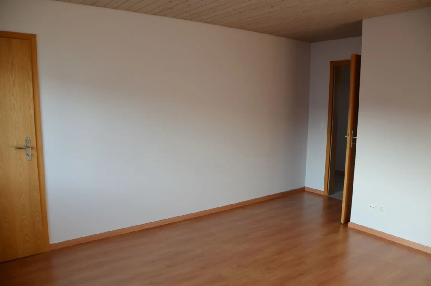 Luminoso appartamento mansardato di 4,5 locali con grande garage - Foto 6 di 18