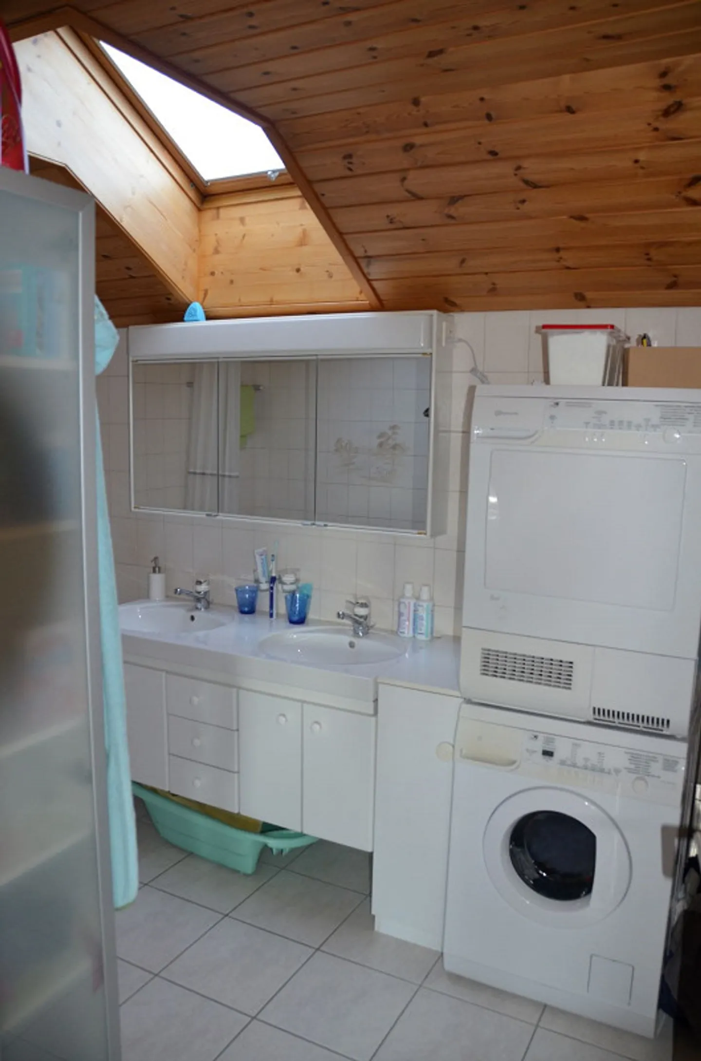Luminoso appartamento mansardato di 4,5 locali con grande garage - Foto 11 di 18