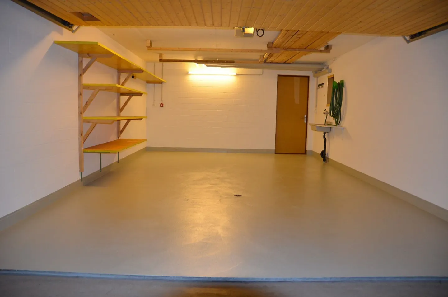 Luminoso appartamento mansardato di 4,5 locali con grande garage - Foto 18 di 18