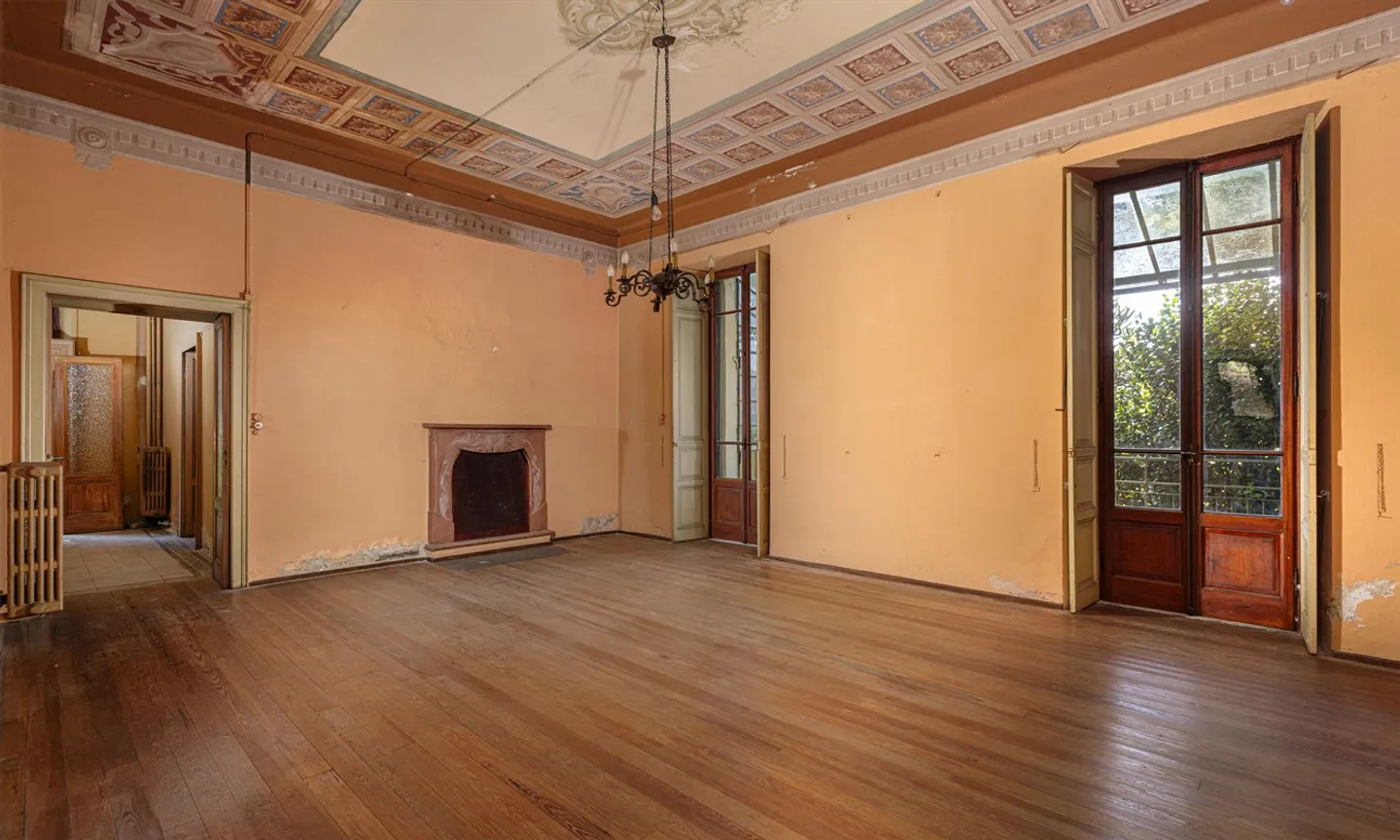 Villa in Liberty Style from 1911 with Buildable Land in Tesserete - Photo 2 of 13