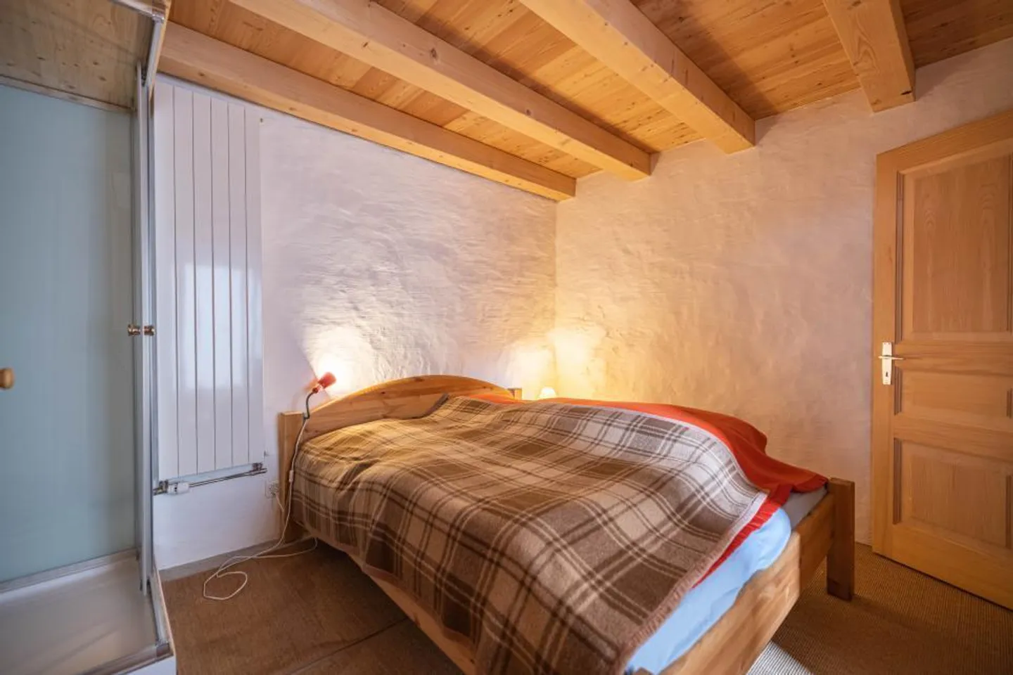 Renovated chalet with stunning views in Sarreyer - Photo 4 of 7