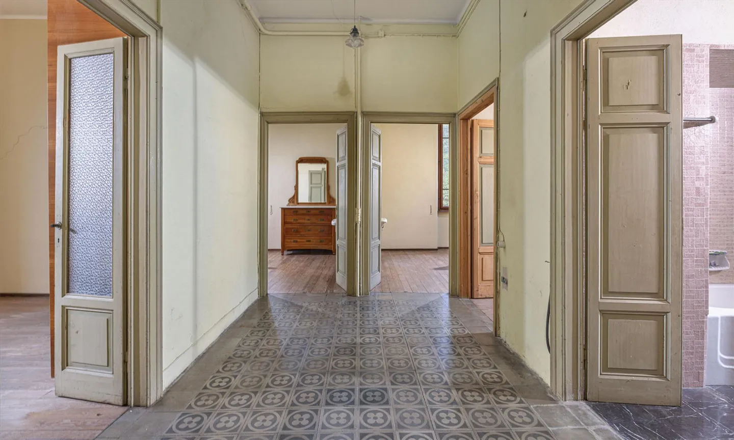 Villa in Liberty Style from 1911 with Buildable Land in Tesserete - Photo 7 of 13