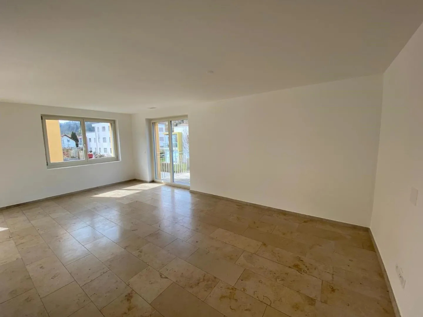 Casa unifamiliare di 6,5 stanze con 50m2 di grande spazio cantina aggiuntivo - Foto 4 di 10