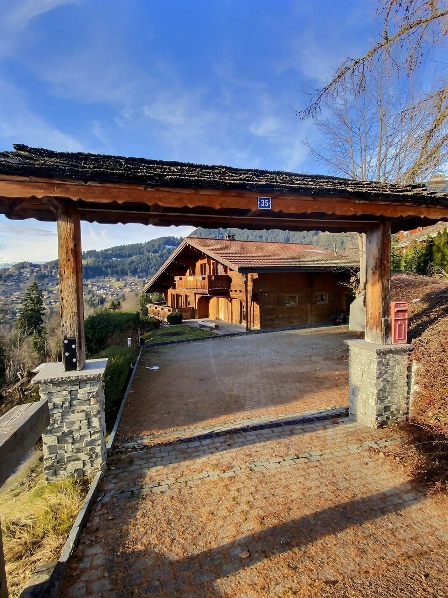 25 39 Chalet idealmente situato in stile alpino con tutti i comfort - Foto 2 di 18