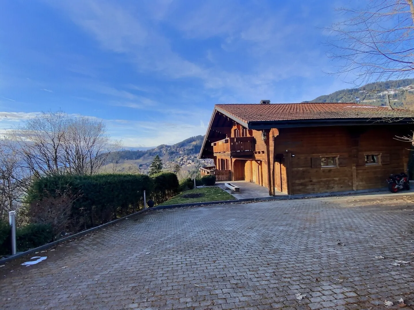 25 39 Chalet idealmente situato in stile alpino con tutti i comfort - Foto 3 di 18