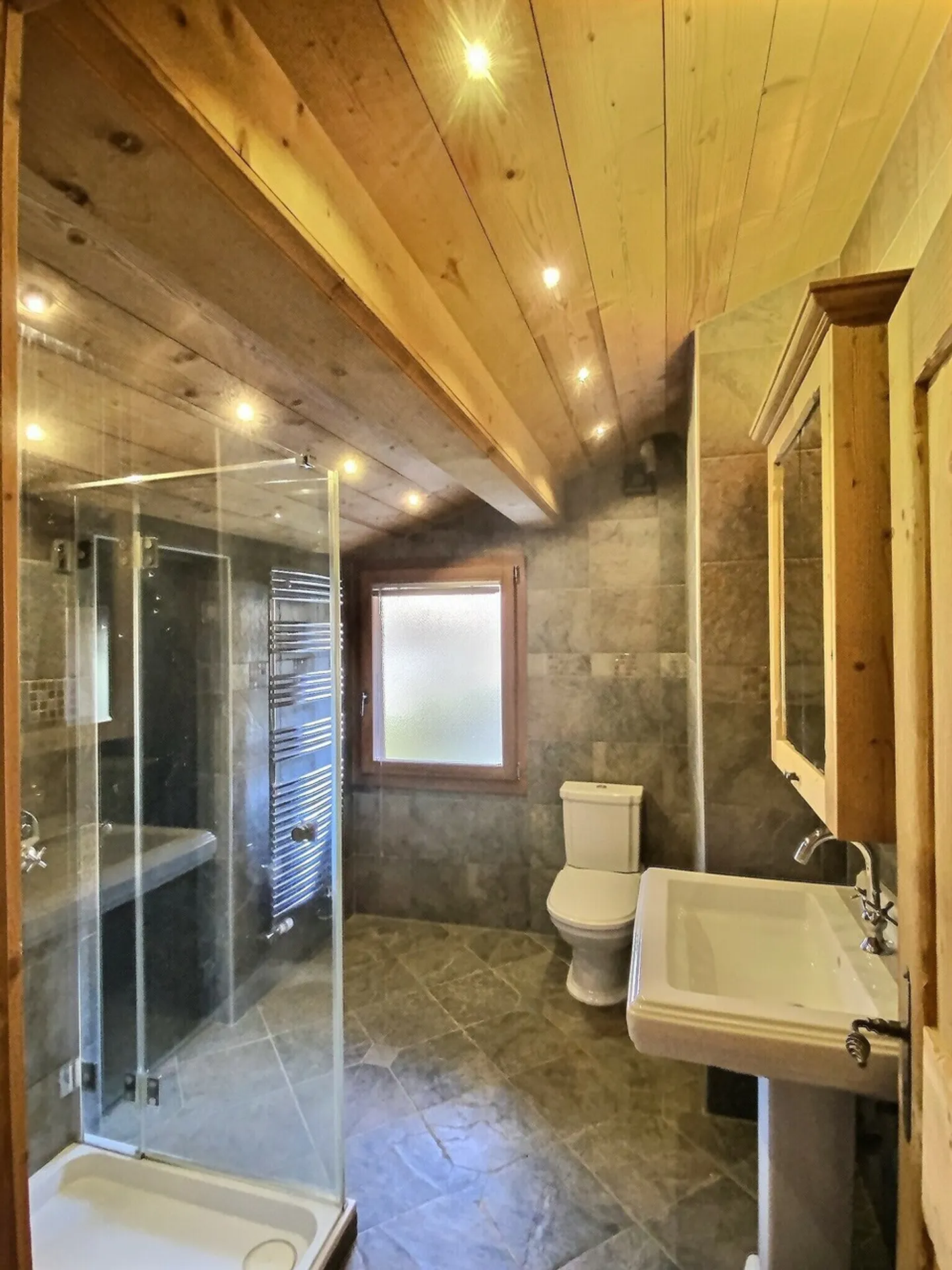 25 39 Chalet idealmente situato in stile alpino con tutti i comfort - Foto 17 di 18