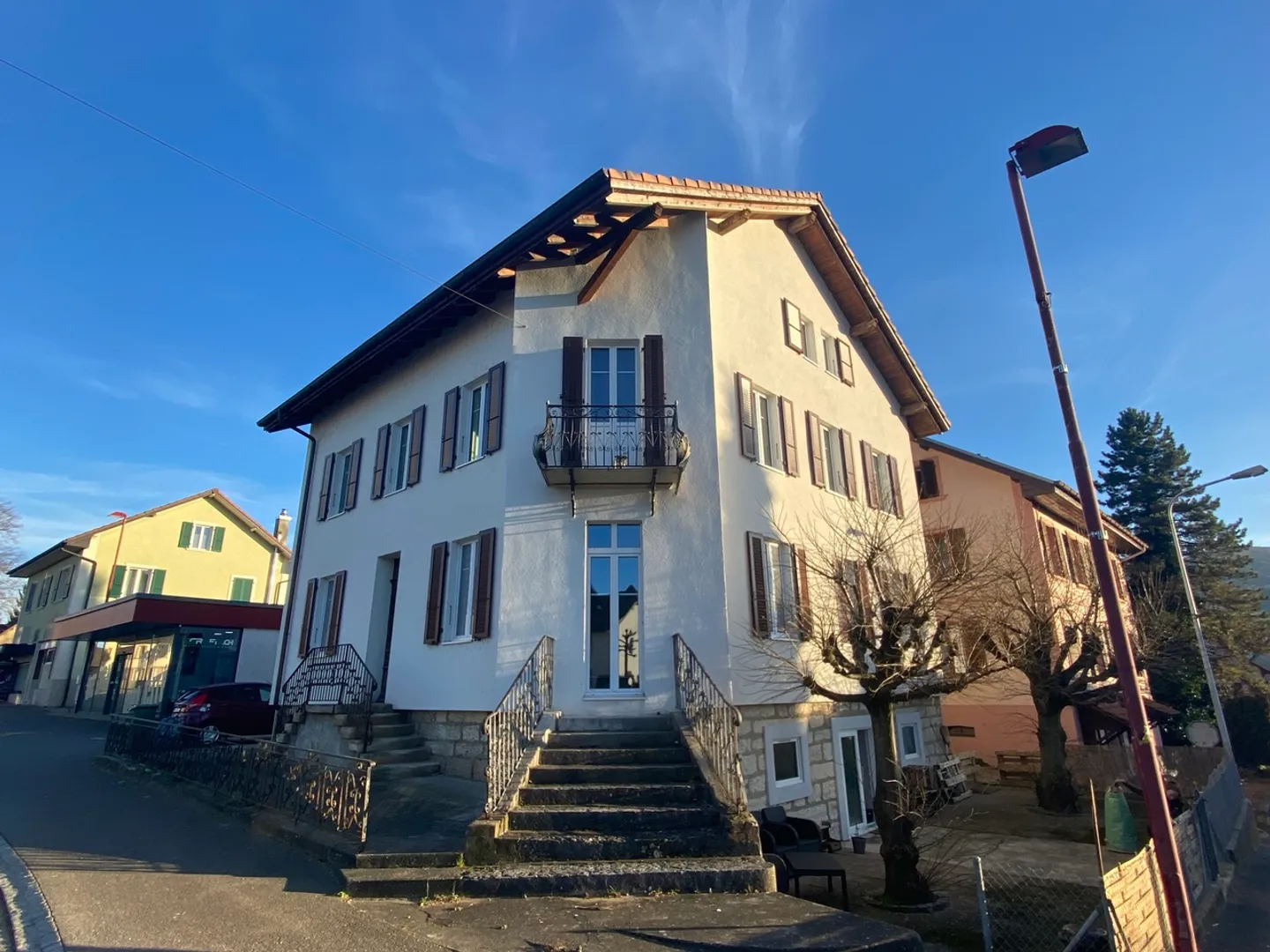 Edificio con 4 appartamenti completamente ristrutturati - Foto 1 di 12