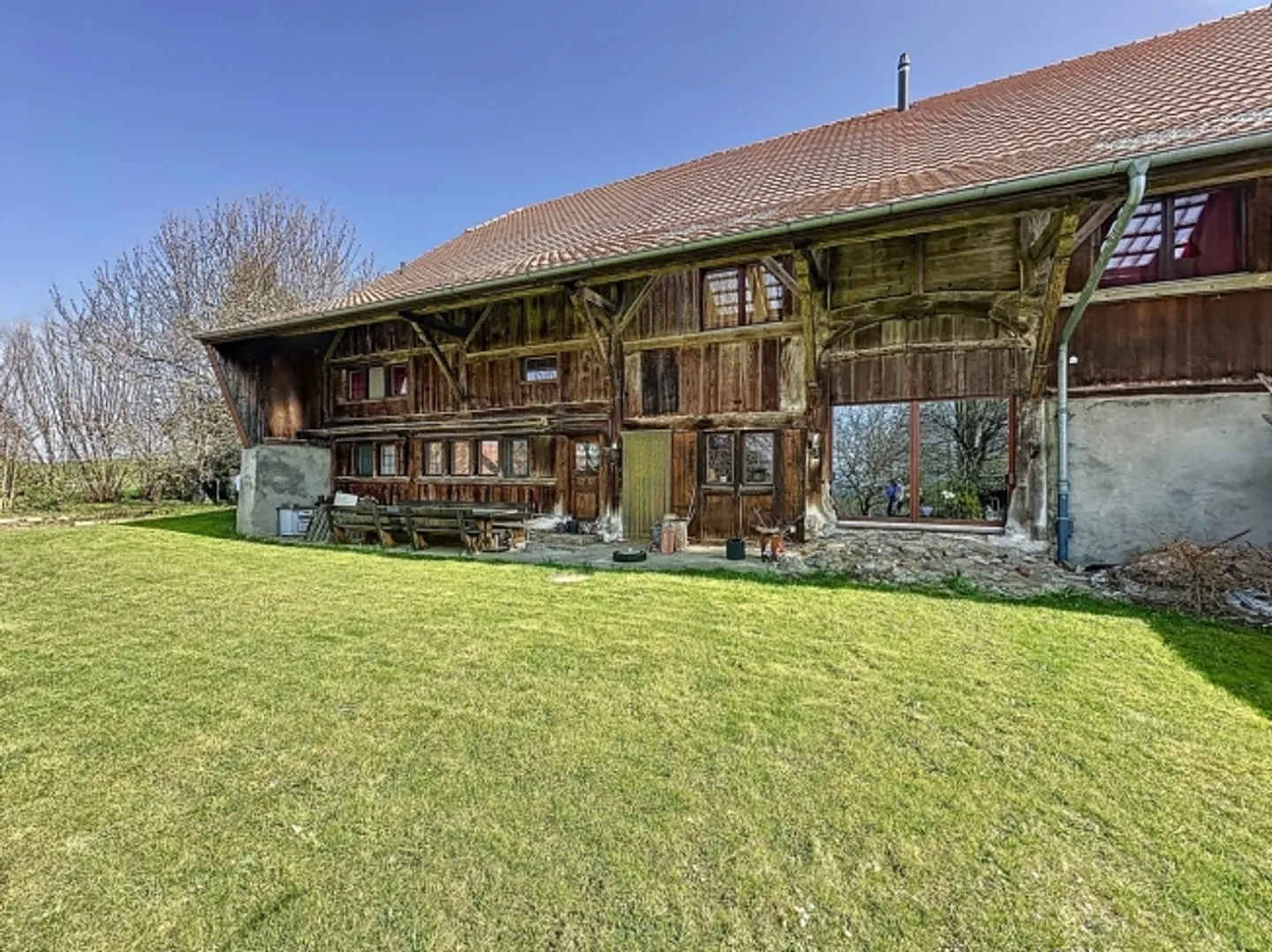 Ferme de 9,5 pièces magnifiquement rénovée sur un grand terrain - Photo 4 sur 12