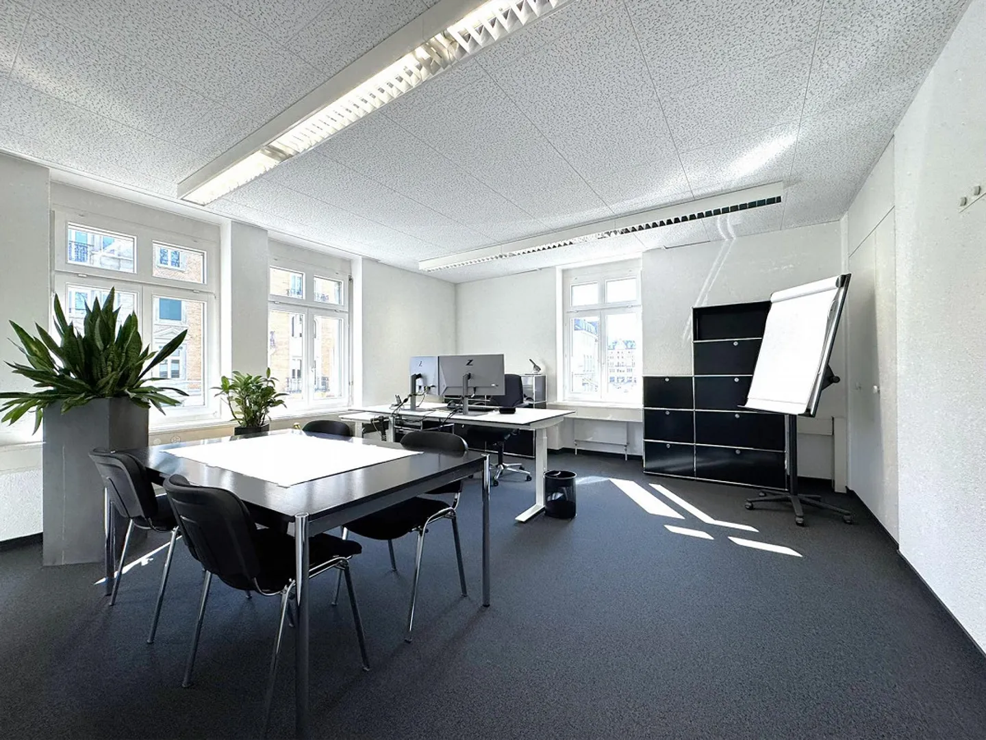 205 m² d'espace de bureau/commercial dans un emplacement idéal - Photo 1 sur 8