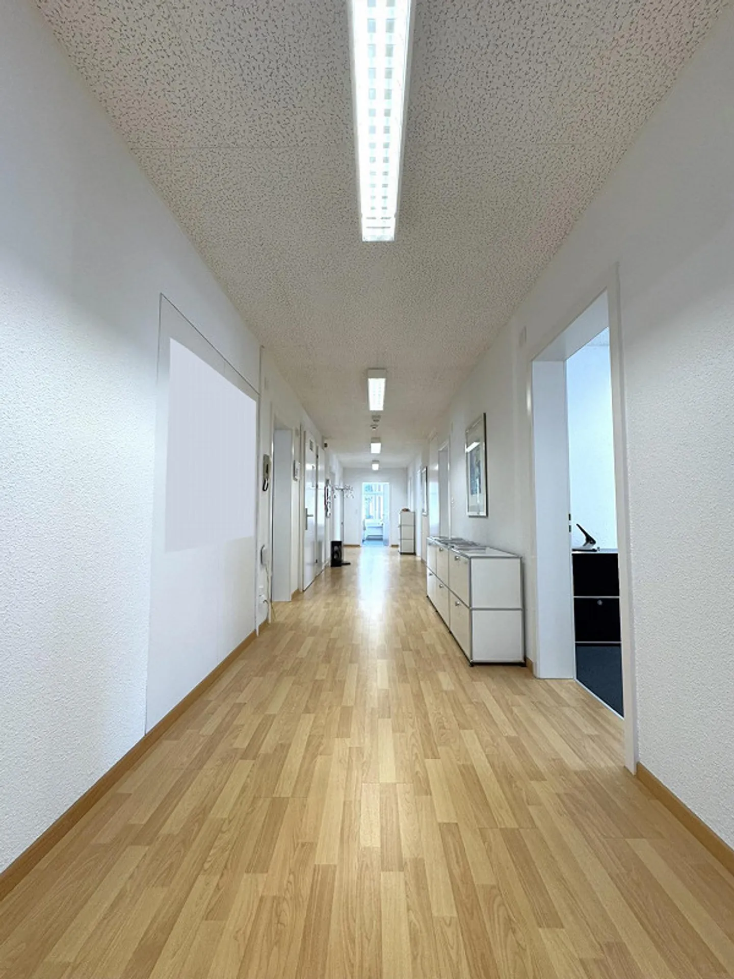 205 m² d'espace de bureau/commercial dans un emplacement idéal - Photo 6 sur 8