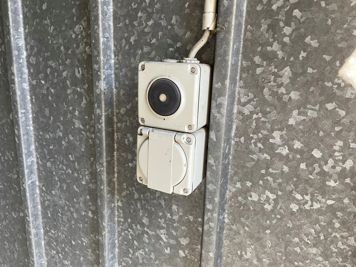 Box de garage à louer comme espace de stockage à Kriens - Photo 4 sur 4