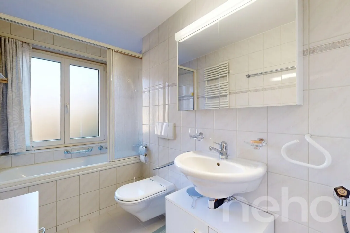 Stylish 3.5 Room Apartment with Balcony in Bern - Photo 9 of 12