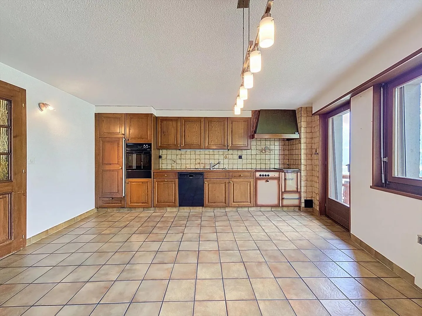 Gemischtes Gebäude 9.5 Zimmer - Foto 2 von 13