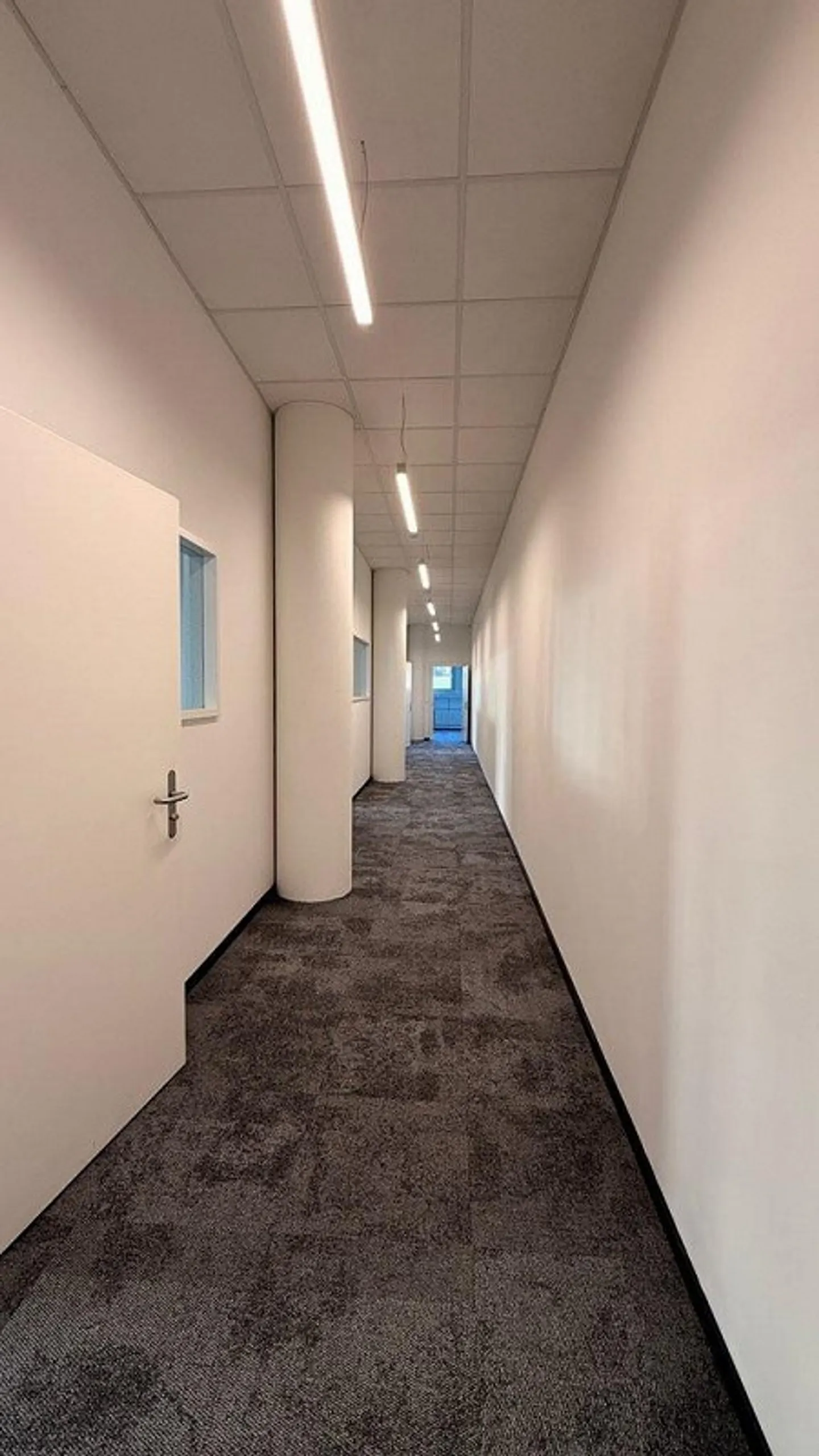 Modern Office Spaces - Photo 5 of 6