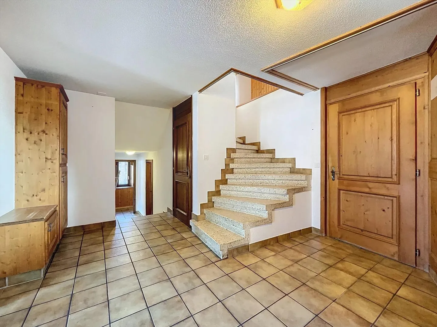 Gemischtes Gebäude 9.5 Zimmer - Foto 4 von 13