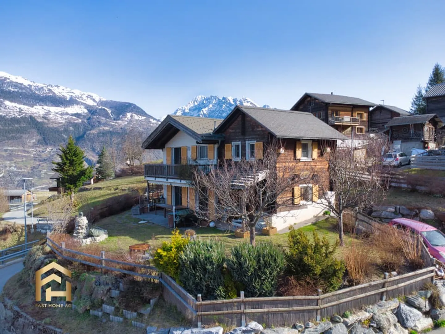 Historic residential house with plenty of space and panoramic views - Photo 1 of 13