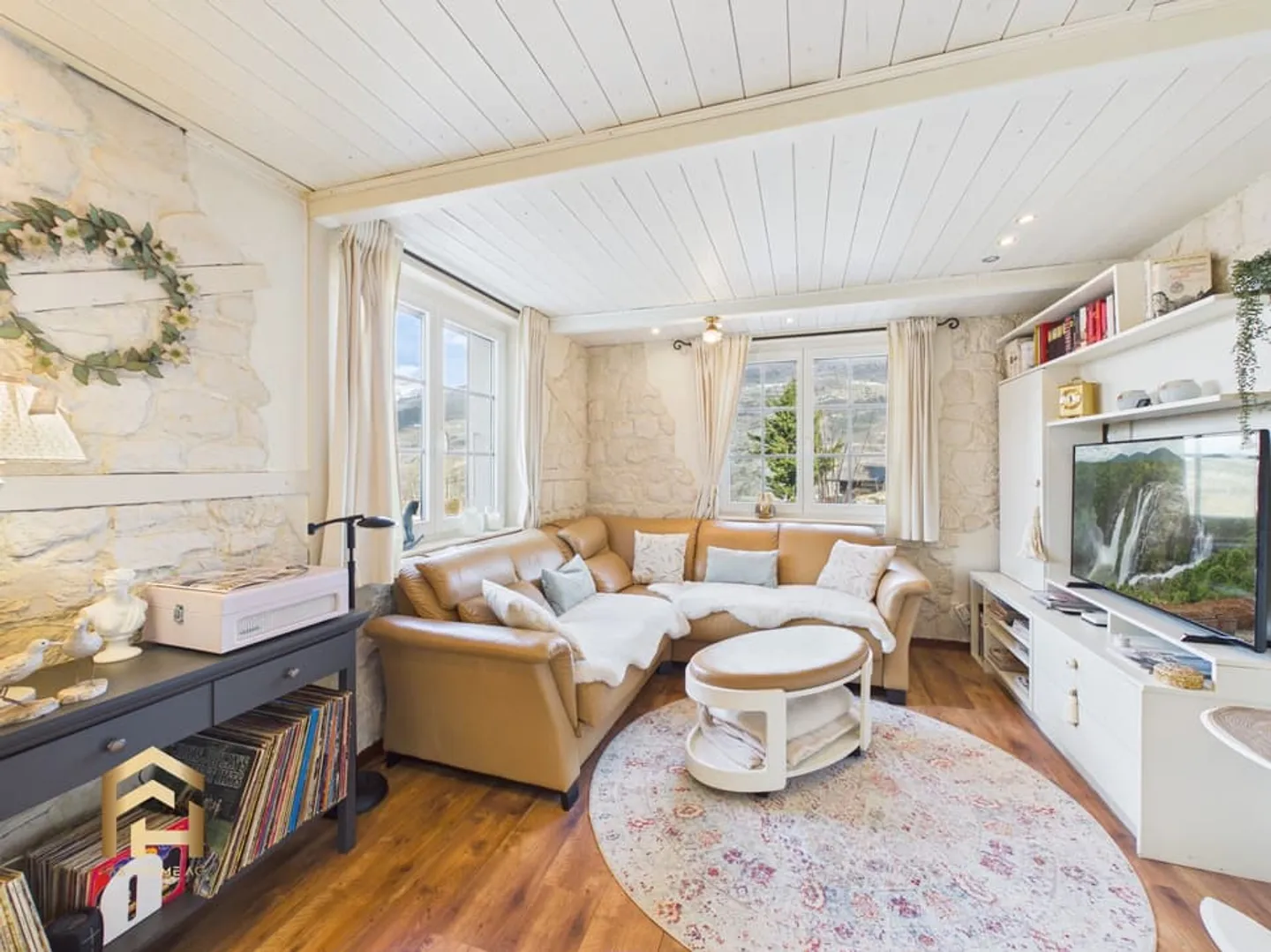 Historic residential house with plenty of space and panoramic views - Photo 6 of 13