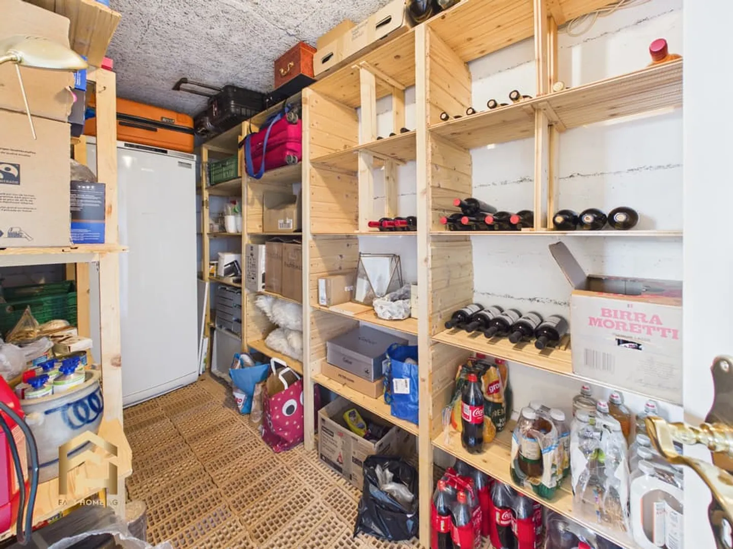 Historic residential house with plenty of space and panoramic views - Photo 8 of 13