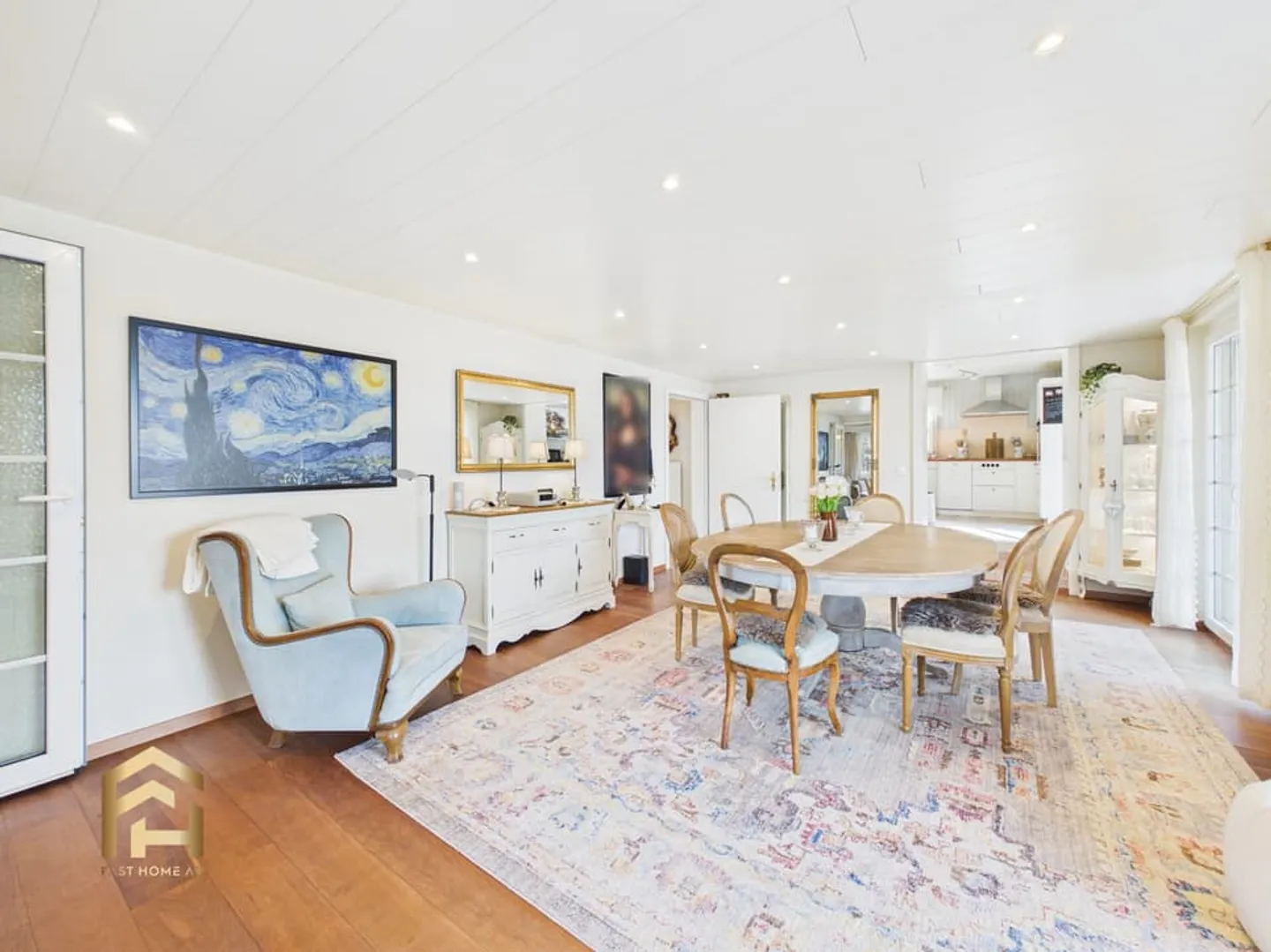 Historic residential house with plenty of space and panoramic views - Photo 4 of 13