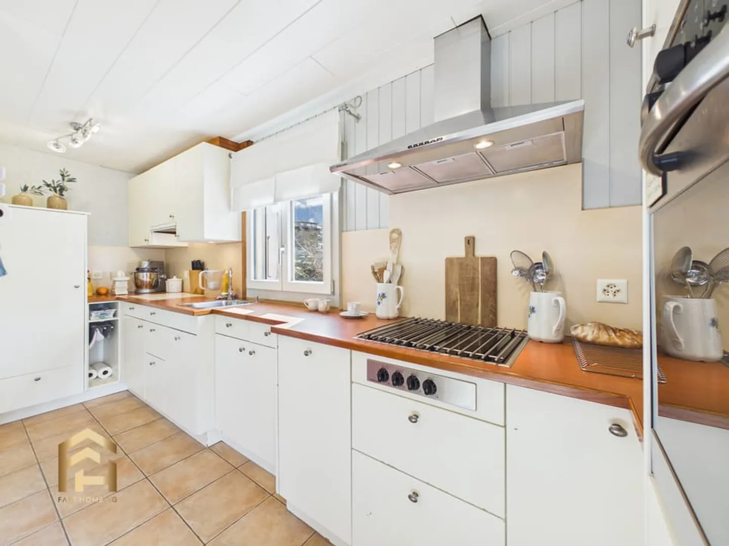 Historic residential house with plenty of space and panoramic views - Photo 5 of 13