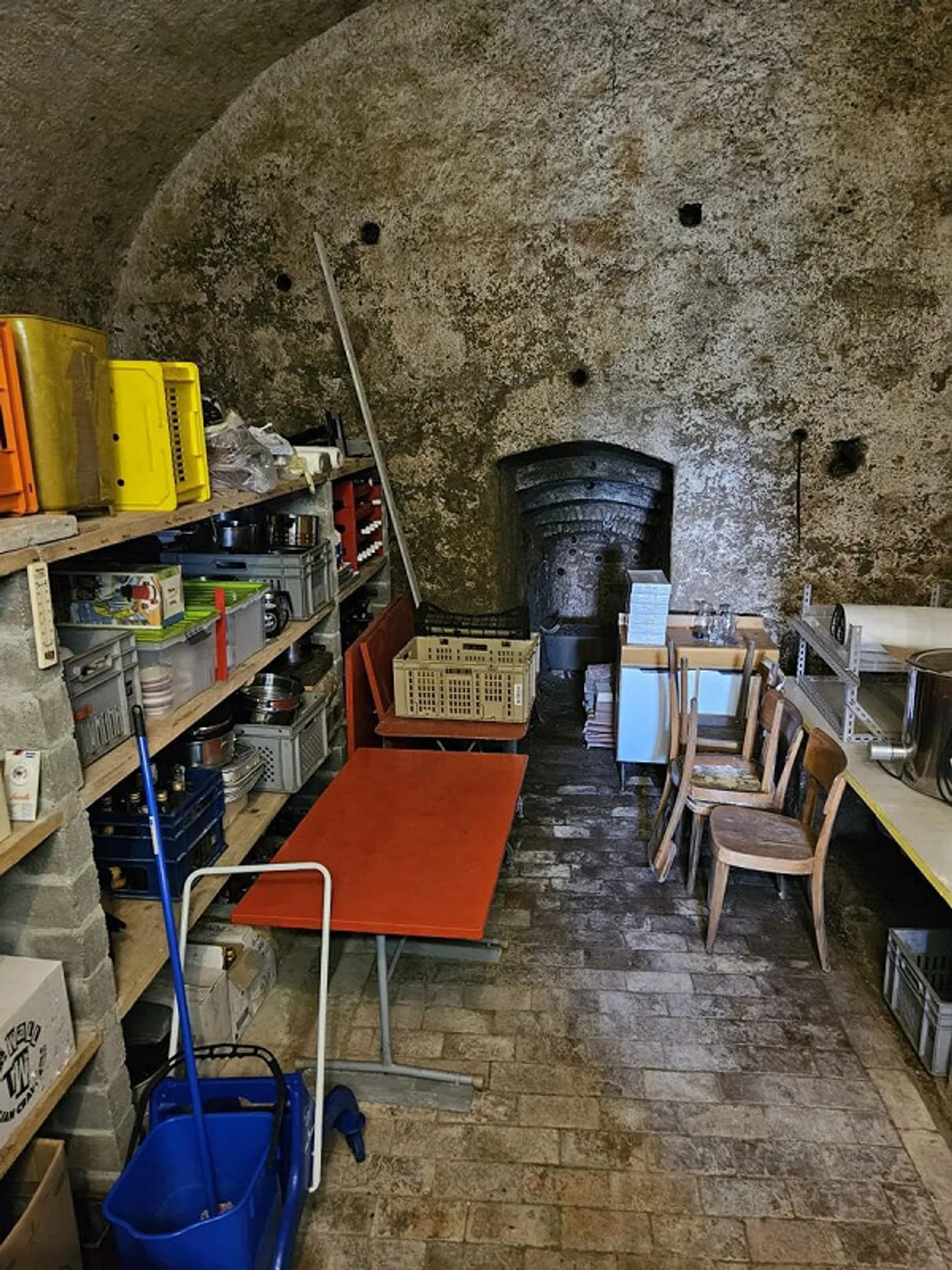 MENDRISIO UN COIN D'HISTOIRE, CAVE À VIN CARACTÉRISTIQUE ET FASCINATION DU PASSÉ - Photo 5 sur 7