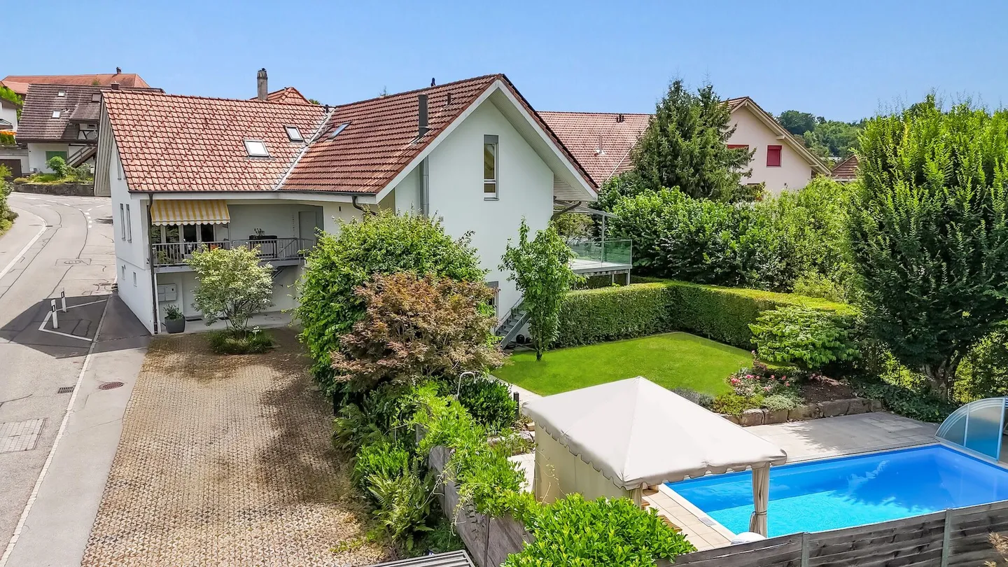 Dreamlike property in perfect location of Lyss - Photo 2 of 25