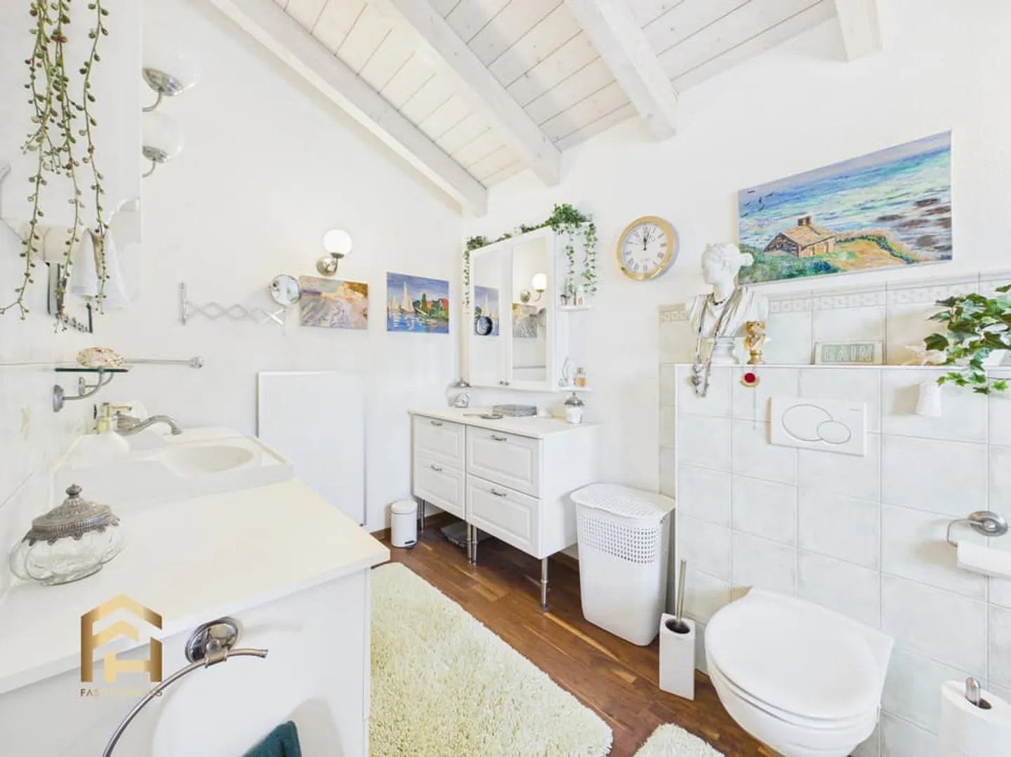 Historic residential house with plenty of space and panoramic views - Photo 11 of 13