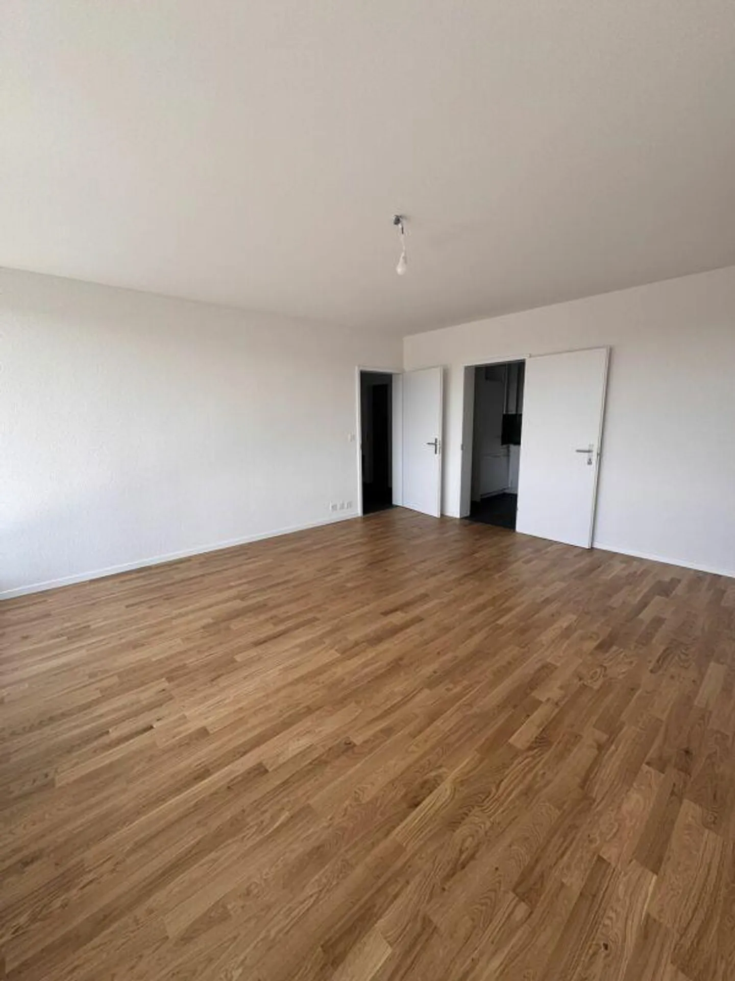 Appartement rénové de 3,5 pièces avec deux balcons à Schwabgut - Photo 7 sur 10