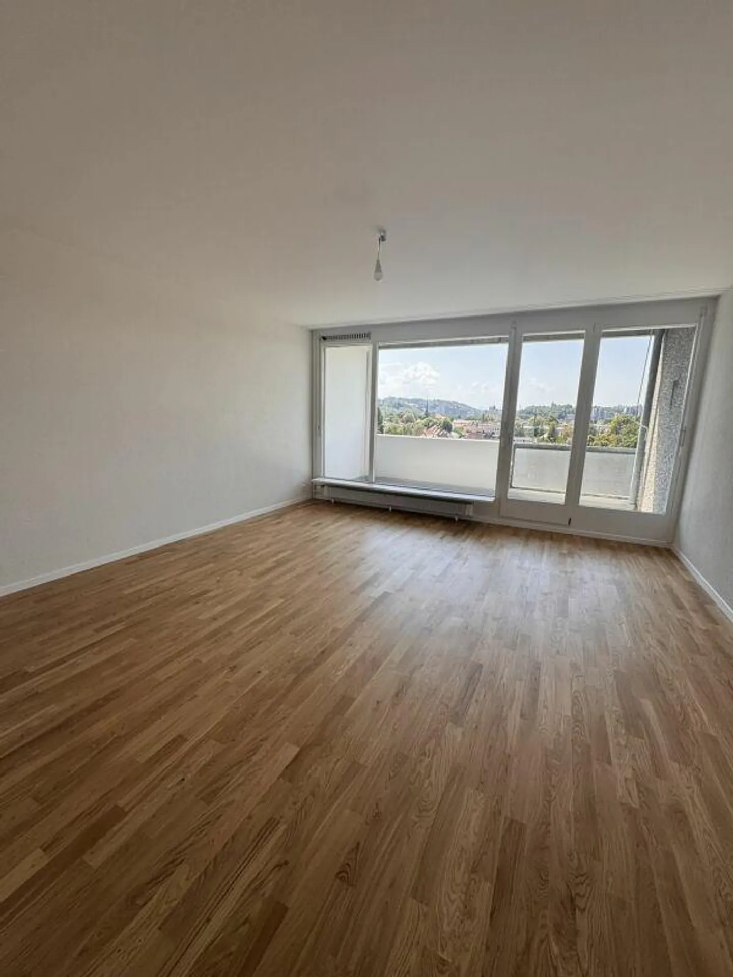 Appartement rénové de 3,5 pièces avec deux balcons à Schwabgut - Photo 10 sur 10