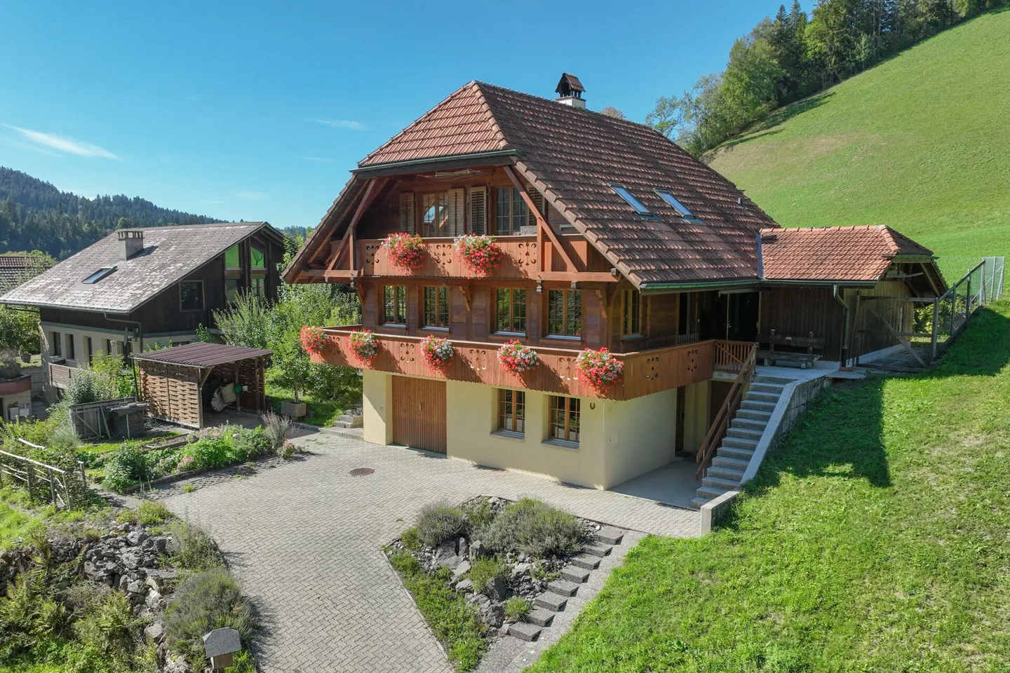Here it is really quiet and cozy: 6½-room country house in the Emmental - Photo 4 of 12