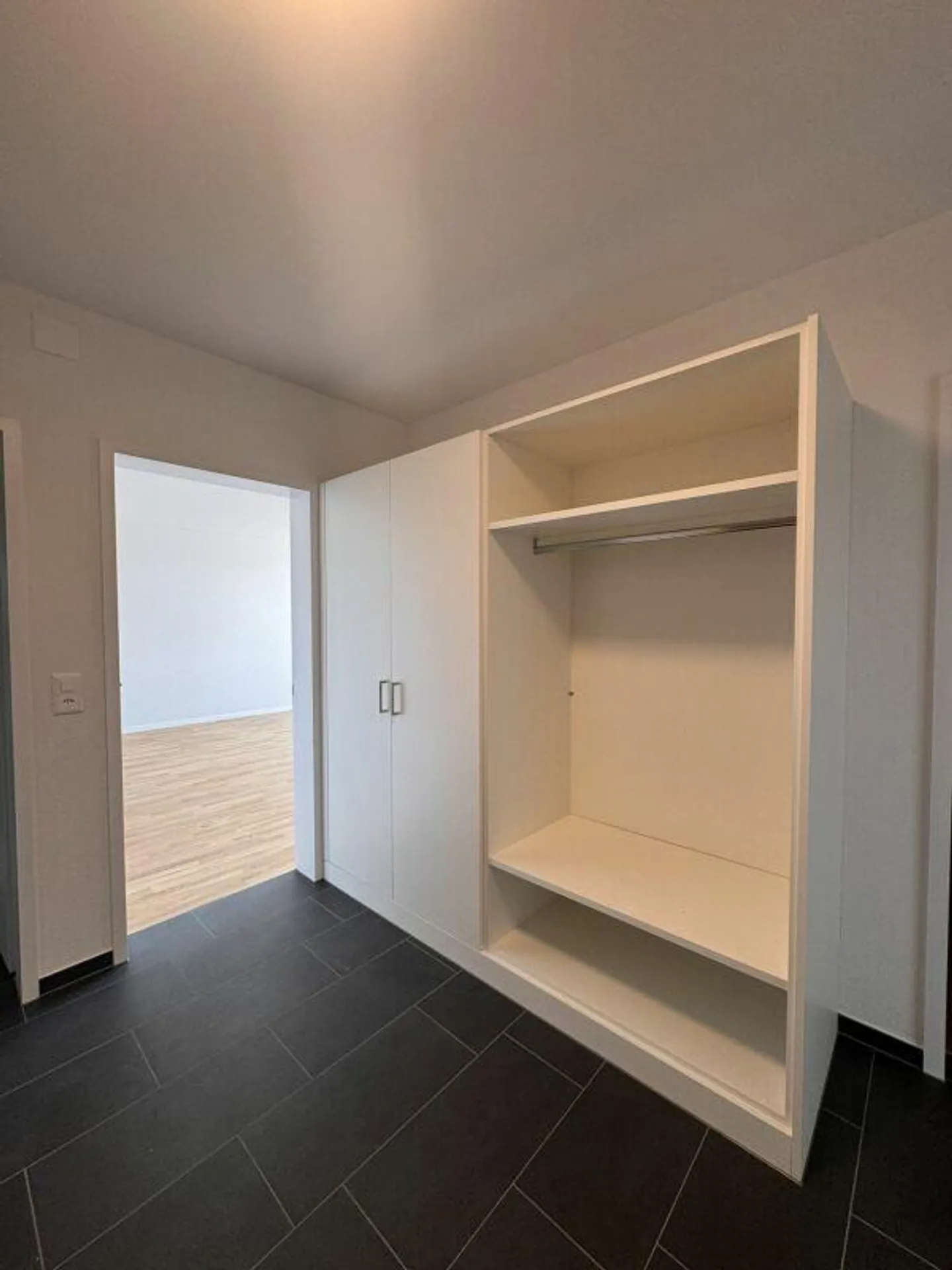 Appartement rénové de 3,5 pièces avec deux balcons à Schwabgut - Photo 6 sur 10
