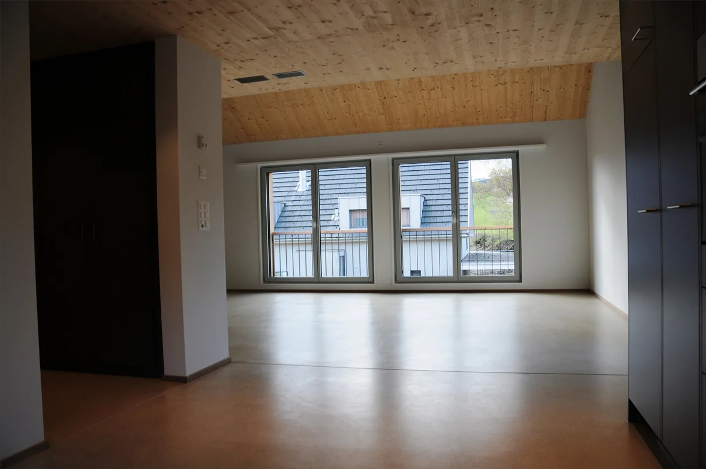 Bright 2 1/2 Room Loft Apartment (Left) - Photo 5 of 6