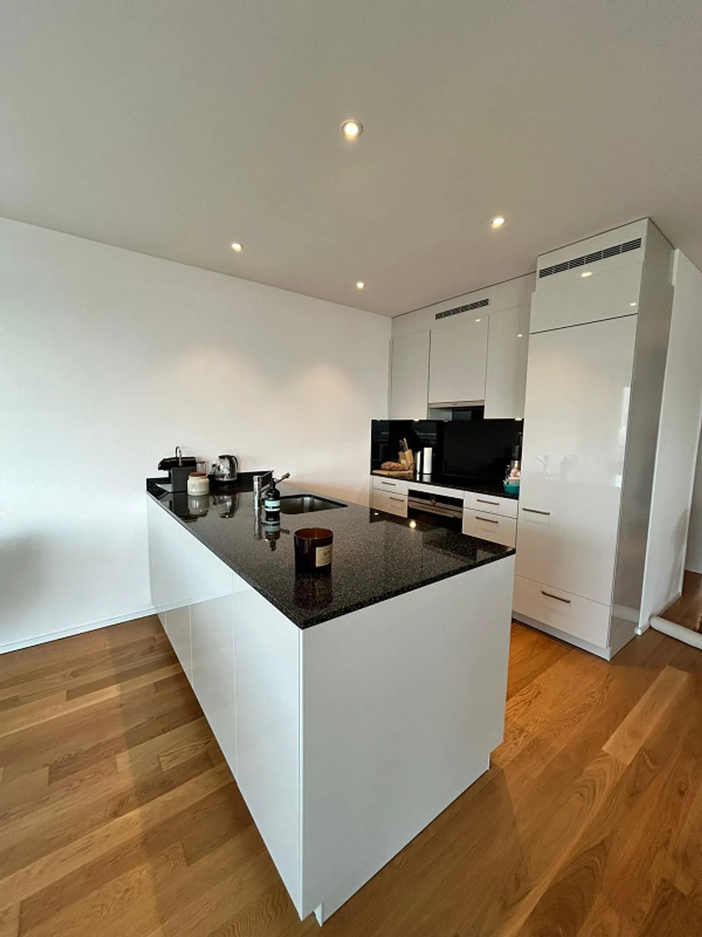 3.5 Room Apartment - Photo 1 of 10