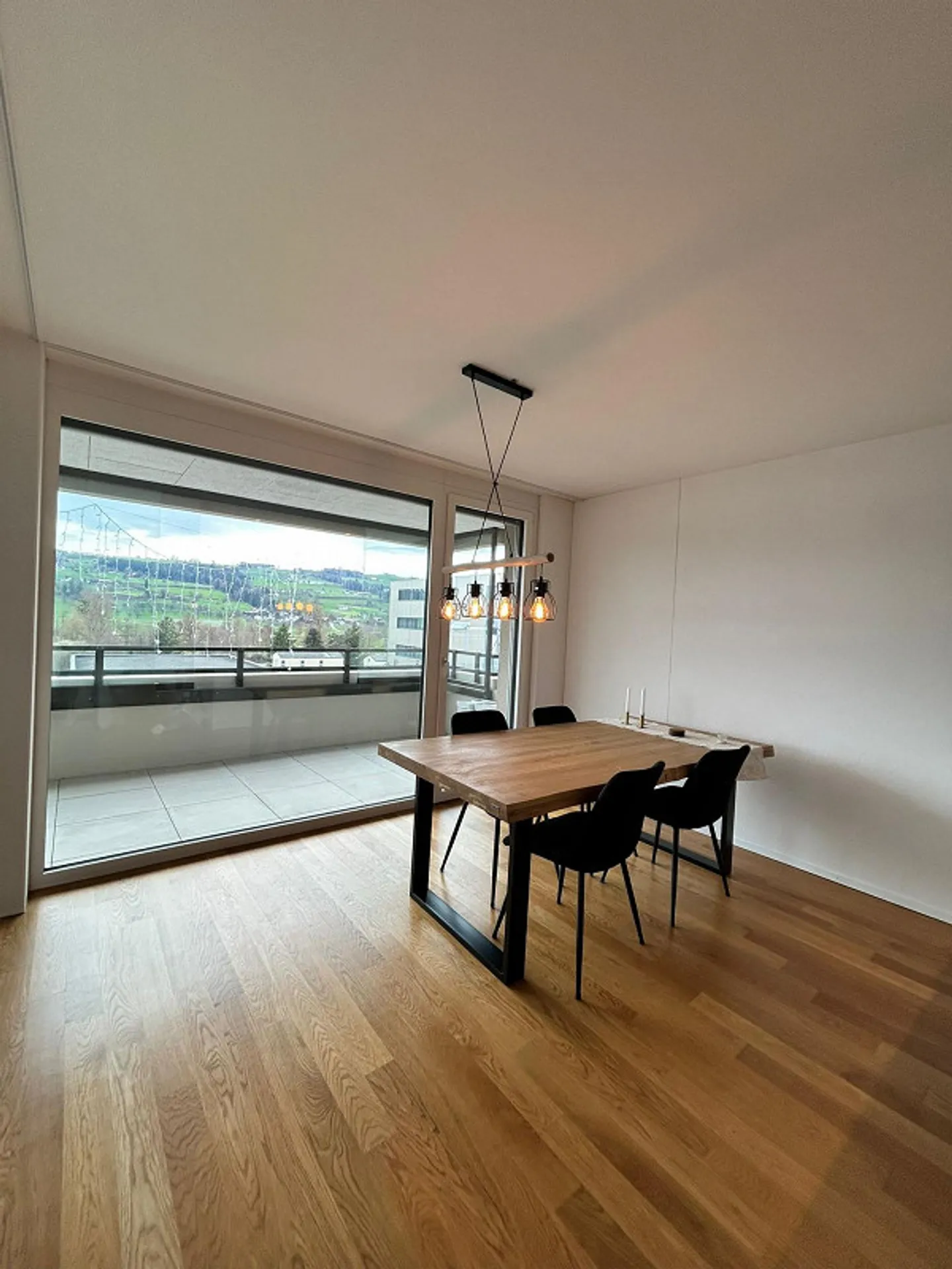 3.5 Room Apartment - Photo 2 of 10