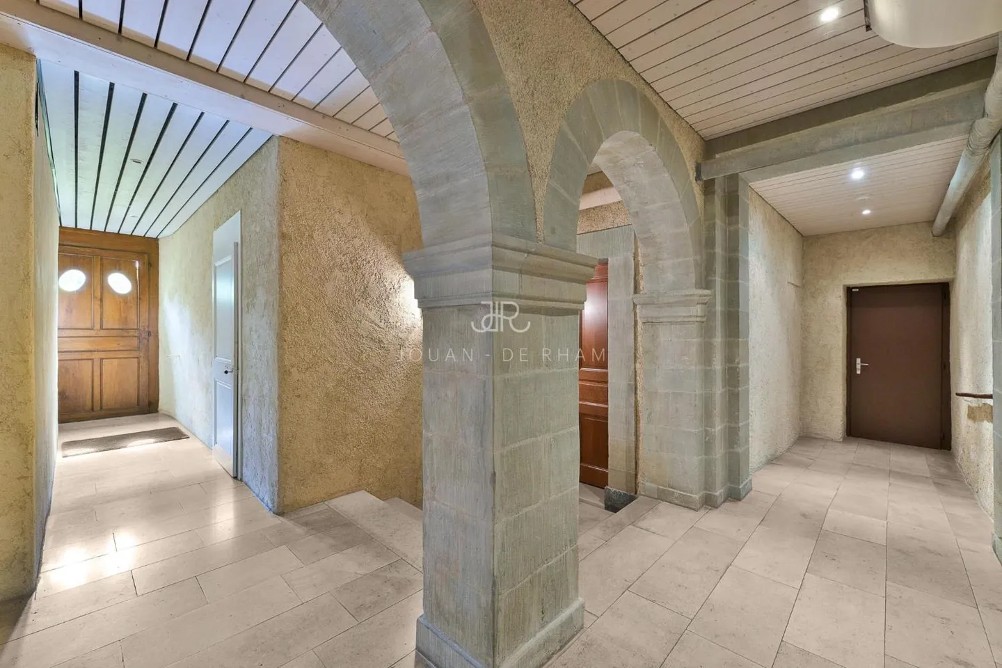 Lease takeover - Magnificent apartment with lake view - Photo 3 of 13