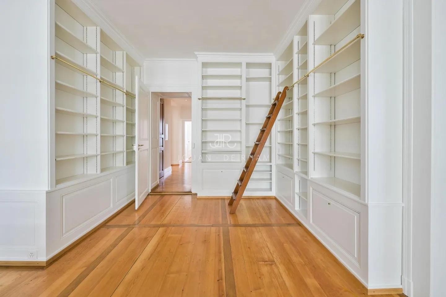 Lease takeover - Magnificent apartment with lake view - Photo 9 of 13
